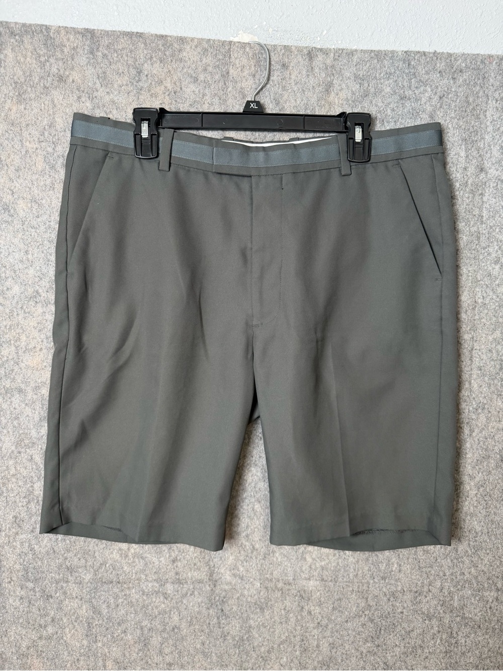 G/Fore Men's 36 Performance Flat Front Golf Shorts Gray